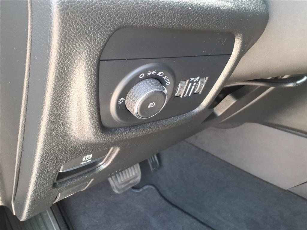 Used 2025 Jeep Grand Cherokee Limited AWD/4WD image 22