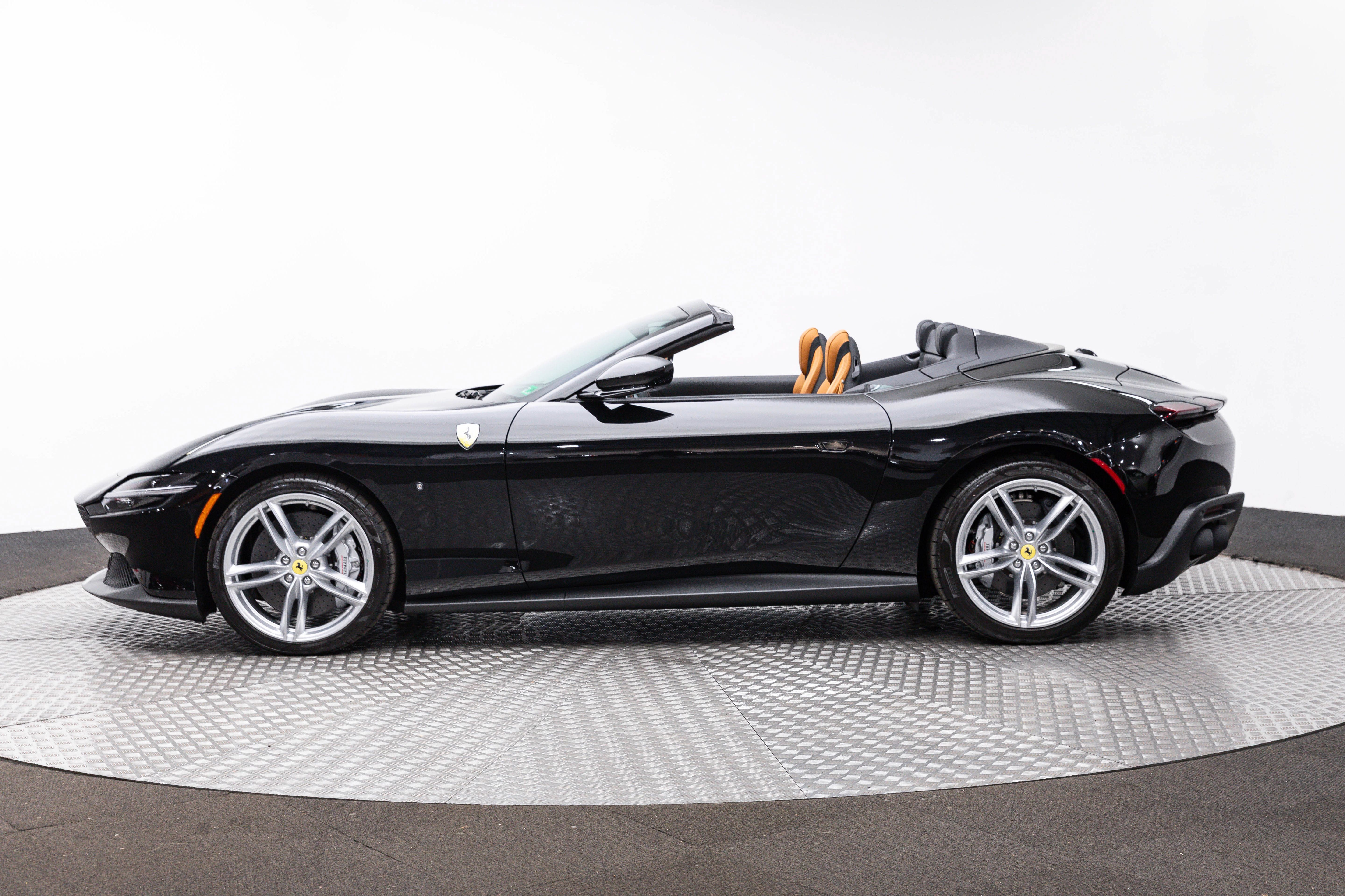 Certified 2026 Ferrari Roma Spider RWD image 2