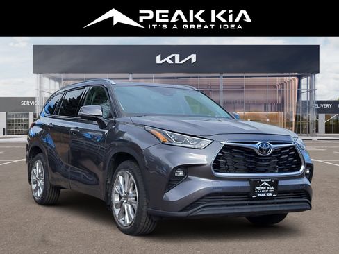 Used 2023 Toyota Highlander Limited image 1