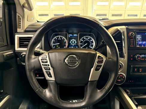 Used 2019 Nissan Titan PRO-4X w/ Pro-4x Convenience Package image 15