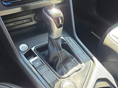 Used 2022 Volkswagen Tiguan SE w/ Panoramic Sunroof Package image 28