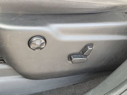 Used 2021 Jeep Grand Cherokee Laredo image 16