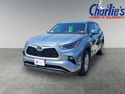 Certified 2023 Toyota Highlander LE FWD image 1