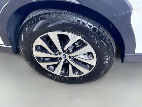 Used 2025 Subaru Outback Premium AWD/4WD image 30