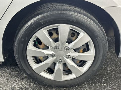 Used 2017 Nissan Sentra SV image 10