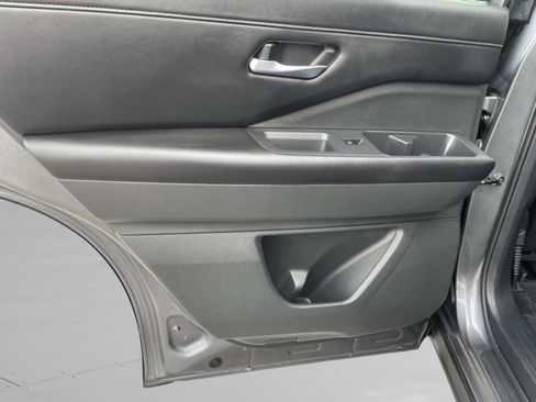 Used 2025 Nissan Pathfinder SL w/ SL Premium Package AWD/4WD image 14