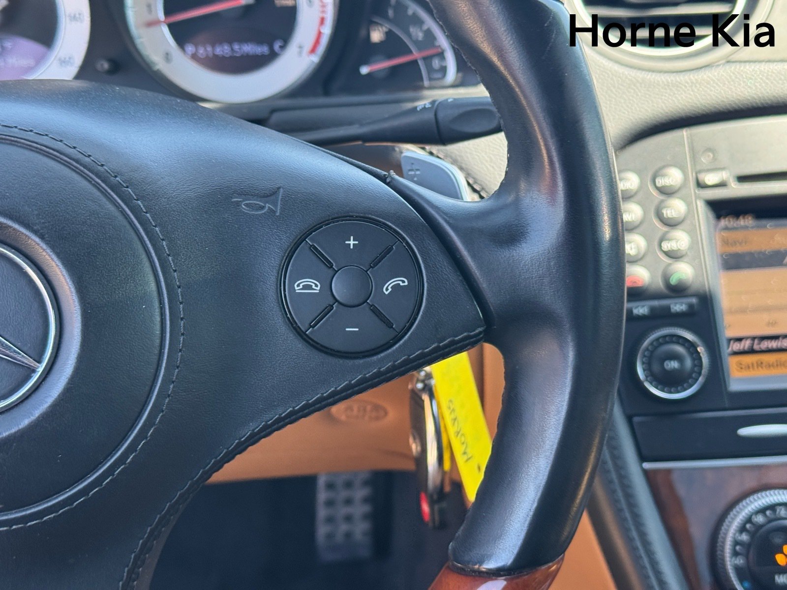 Used 2011 Mercedes-Benz SL 550 image 18