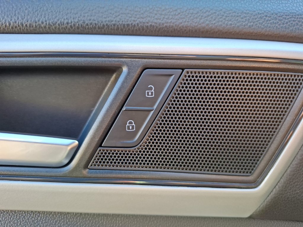Used 2023 Volkswagen Atlas SE AWD/4WD image 12