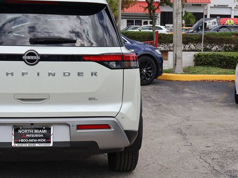 Used 2024 Nissan Pathfinder SL FWD image 19