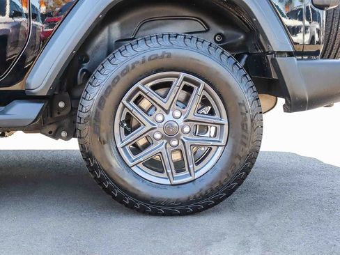 Used 2025 Jeep Wrangler Sport AWD/4WD image 11