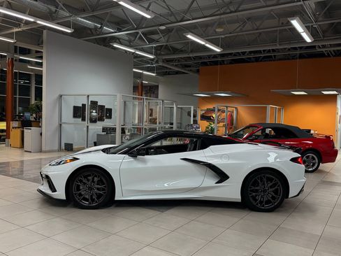 Used 2024 Chevrolet Corvette Stingray Premium Conv w/ Z51 Performance Package image 4