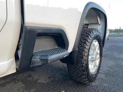 Used 2023 Chevrolet Silverado 2500 LT image 24