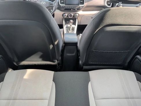Used 2022 Hyundai Venue SEL FWD image 14