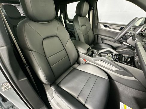 Certified 2026 Porsche Cayenne E-Hybrid AWD/4WD image 28