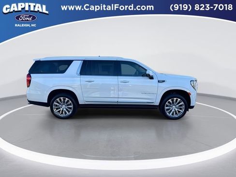Used 2021 GMC Yukon XL Denali w/ Denali Premium Package image 9