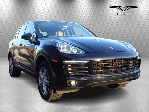 Used 2015 Porsche Cayenne S image 5