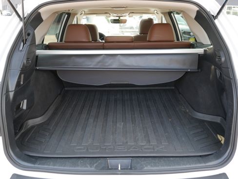 Used 2018 Subaru Outback 2.5i Touring AWD/4WD image 18