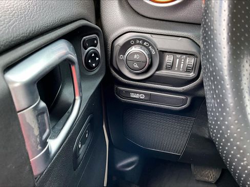 Used 2020 Jeep Gladiator Mojave AWD/4WD image 31