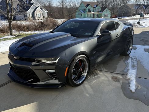 Used 2018 Chevrolet Camaro SS RWD image 10