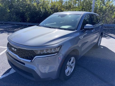 Used 2022 Kia Sorento LX image 1