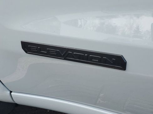 Used 2024 GMC Sierra 1500 Elevation image 6