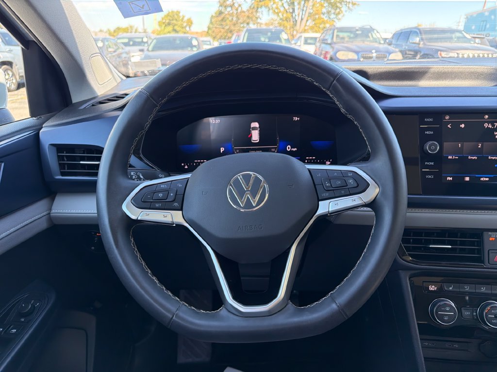 Used 2024 Volkswagen Taos SE w/ Panoramic Sunroof Package FWD image 23