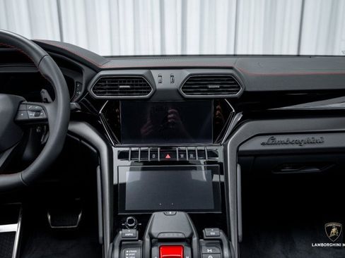 Used 2024 Lamborghini Urus S image 40