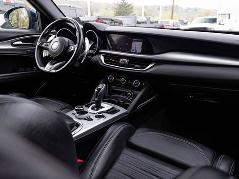 Used 2022 Alfa Romeo Stelvio Veloce AWD/4WD image 31