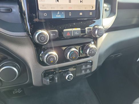 New 2026 RAM 1500 Express AWD/4WD image 18