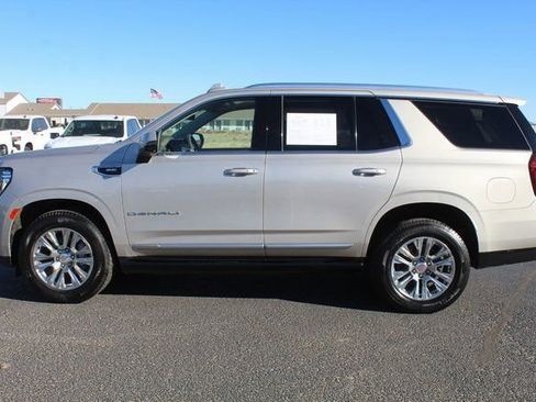 Used 2021 GMC Yukon Denali w/ Advanced Technology Package image 12