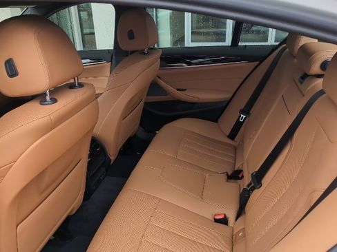 Used 2023 BMW 530i xDrive w/ Premium Package image 21