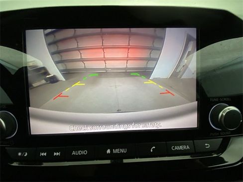 Used 2022 Nissan Pathfinder SV image 17