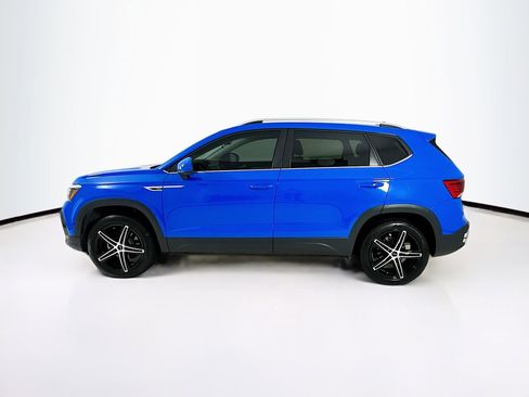 Used 2024 Volkswagen Taos SE w/ MDO Package FWD image 5
