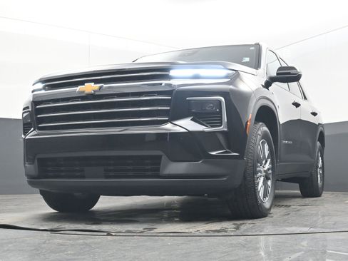 Used 2025 Chevrolet Traverse LT image 24