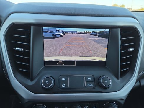 Used 2023 GMC Acadia SLE image 16