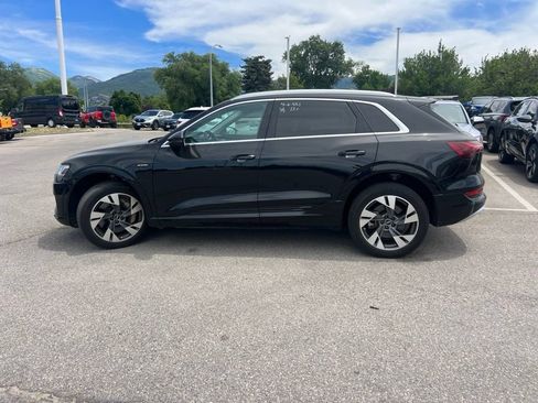 Used 2022 Audi e-tron Premium AWD/4WD image 12