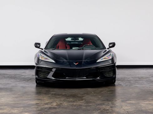 Used 2021 Chevrolet Corvette Stingray Coupe w/ 1LT RWD image 2
