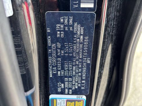 Used 2026 Kia Carnival FWD image 32