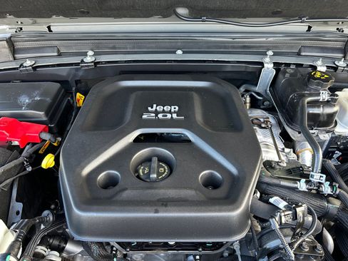 Used 2023 Jeep Wrangler Unlimited Sahara AWD/4WD image 22