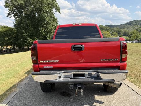 Used 2005 Chevrolet Silverado 2500 LT w/ Heavy-Duty Power Package AWD/4WD image 16