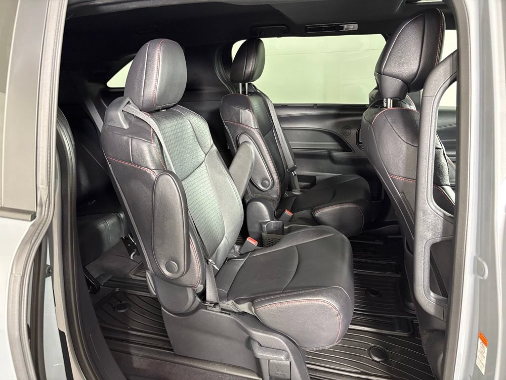 Used 2025 Toyota Sienna XSE AWD/4WD image 44
