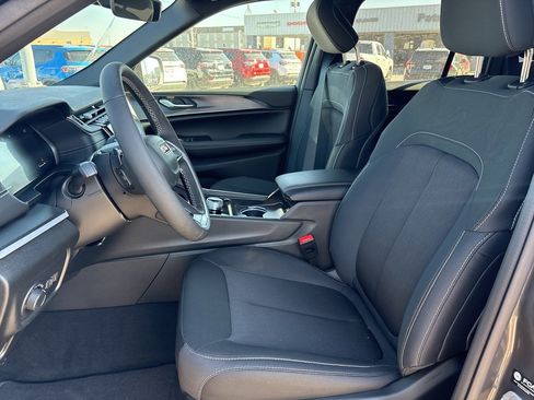 New 2026 Jeep Grand Cherokee Laredo X image 11