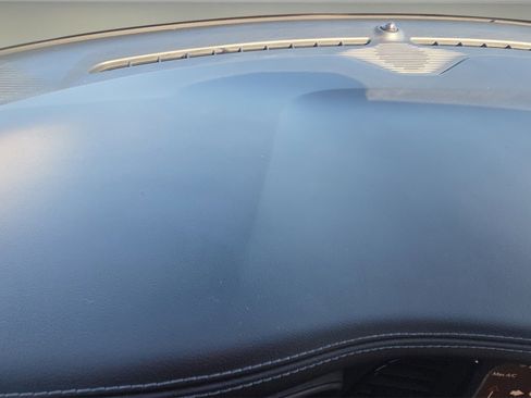 Used 2022 Dodge Challenger SXT w/ Plus Package image 9