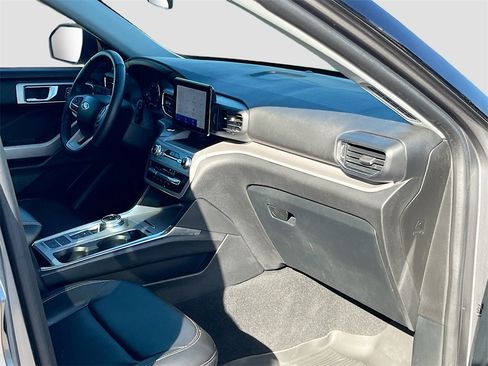 Used 2023 Ford Explorer XLT w/ Equipment Group 202A image 29