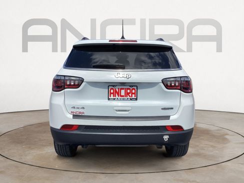 Used 2023 Jeep Compass Latitude AWD/4WD image 13