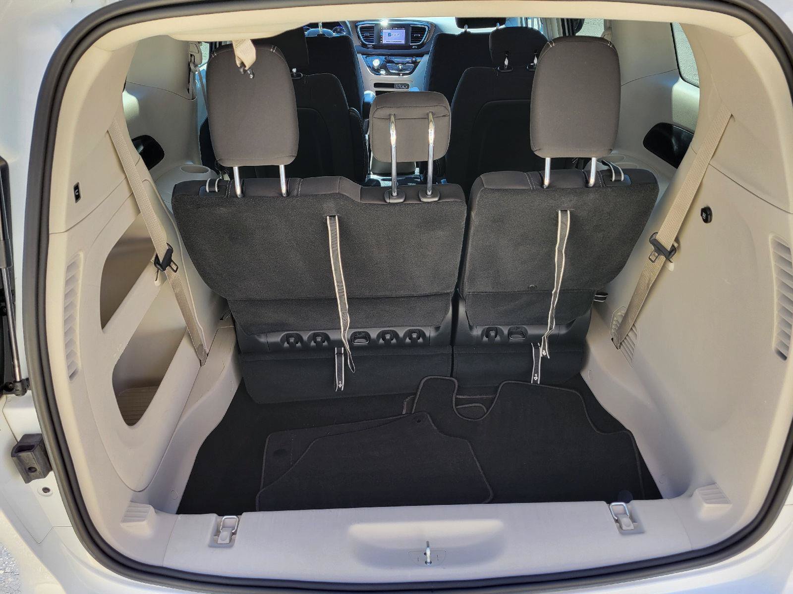Used 2024 Chrysler Voyager LX FWD image 27