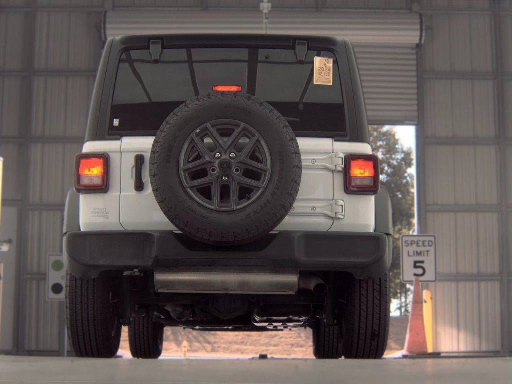 Used 2024 Jeep Wrangler Unlimited Sport AWD/4WD image 8