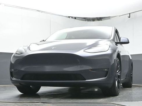 Used 2023 Tesla Model Y Long Range AWD/4WD image 32