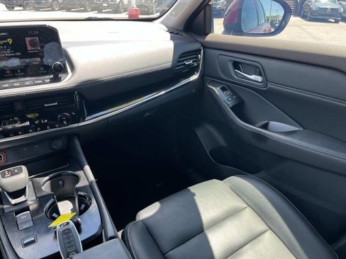 Used 2023 Nissan Rogue SL w/ SL Premium Package FWD image 16