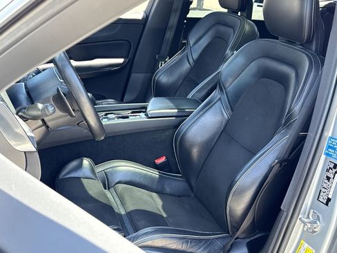 Used 2018 Volvo XC60 T6 R-Design w/ Convenience Package AWD/4WD image 11